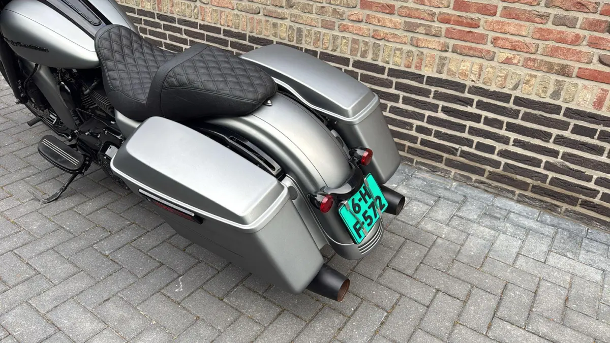 FLHXS Streetglide Street Glide  Special mat grijs blackout