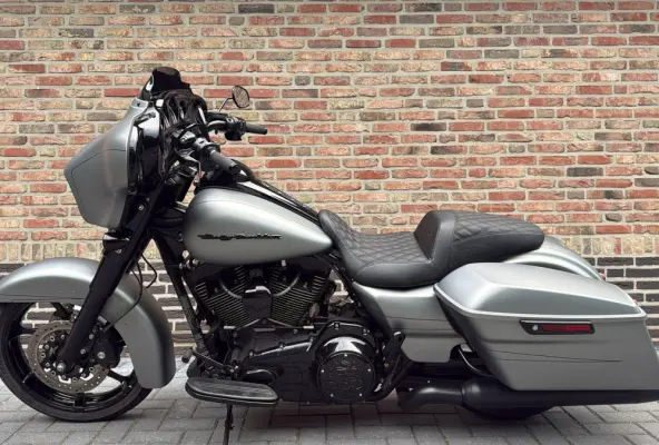FLHXS Streetglide Street Glide  Special mat grijs blackout
