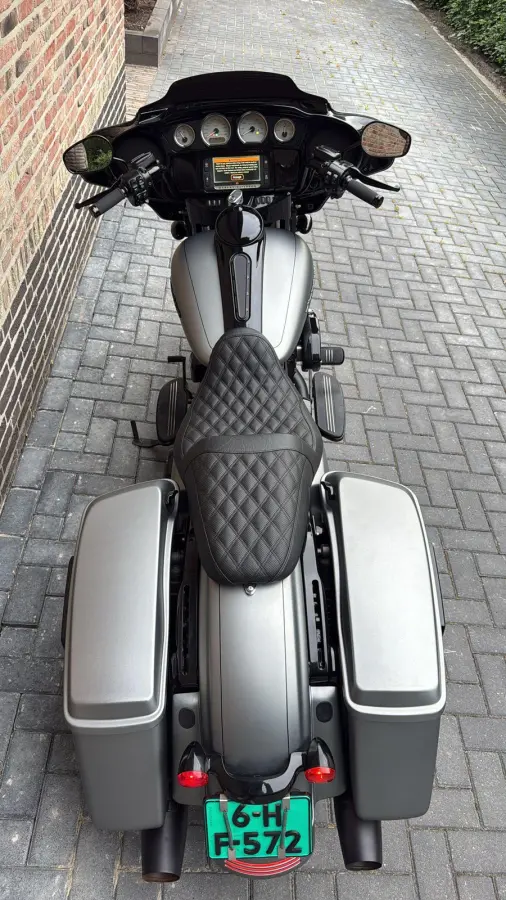 FLHXS Streetglide Street Glide  Special mat grijs blackout