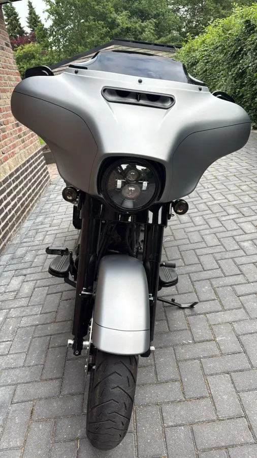 FLHXS Streetglide Street Glide  Special mat grijs blackout