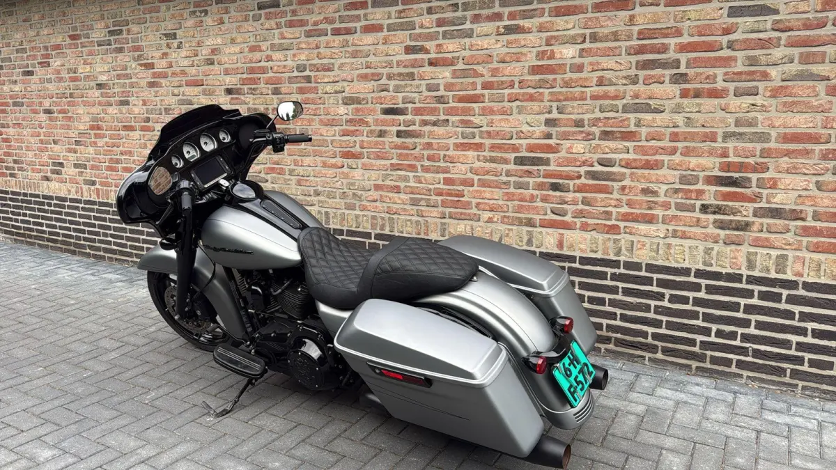 FLHXS Streetglide Street Glide  Special mat grijs blackout