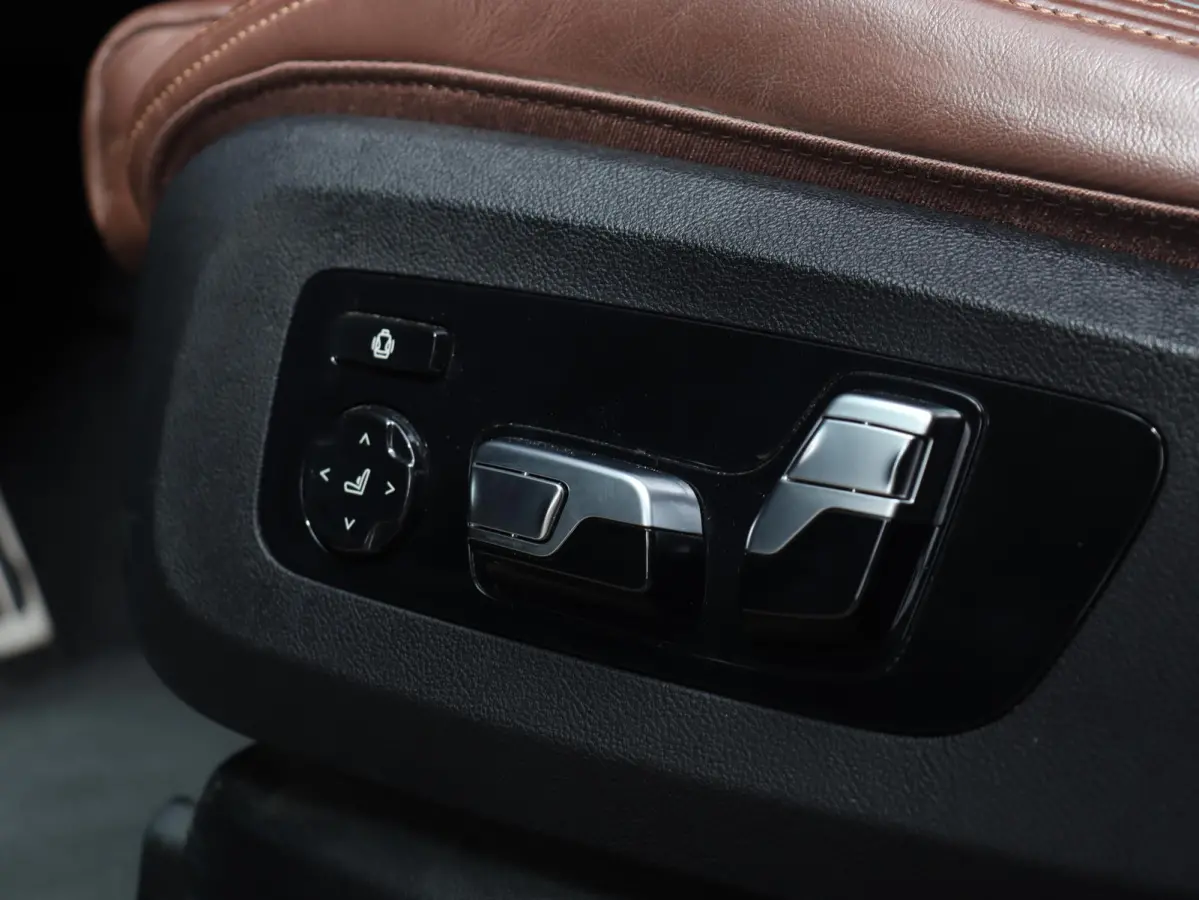 xDrive45e | High Executive | M Sportpakket | Panodak | Head-Up | Driving Assistant Prof. | Harman Kardon | Stoelventilatie | Parking Assistant Plus | SOH 87% | 22'' LMV