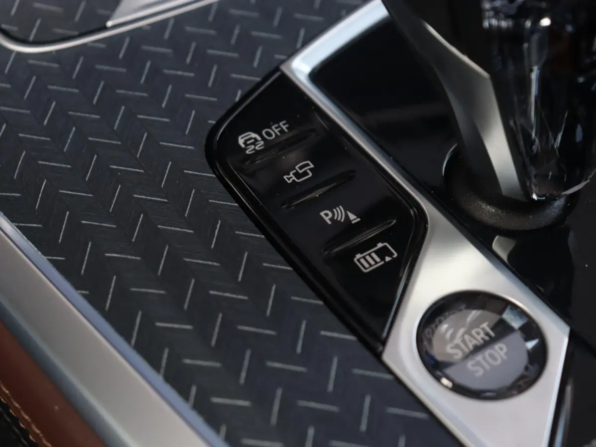 xDrive45e | High Executive | M Sportpakket | Panodak | Head-Up | Driving Assistant Prof. | Harman Kardon | Stoelventilatie | Parking Assistant Plus | SOH 87% | 22'' LMV