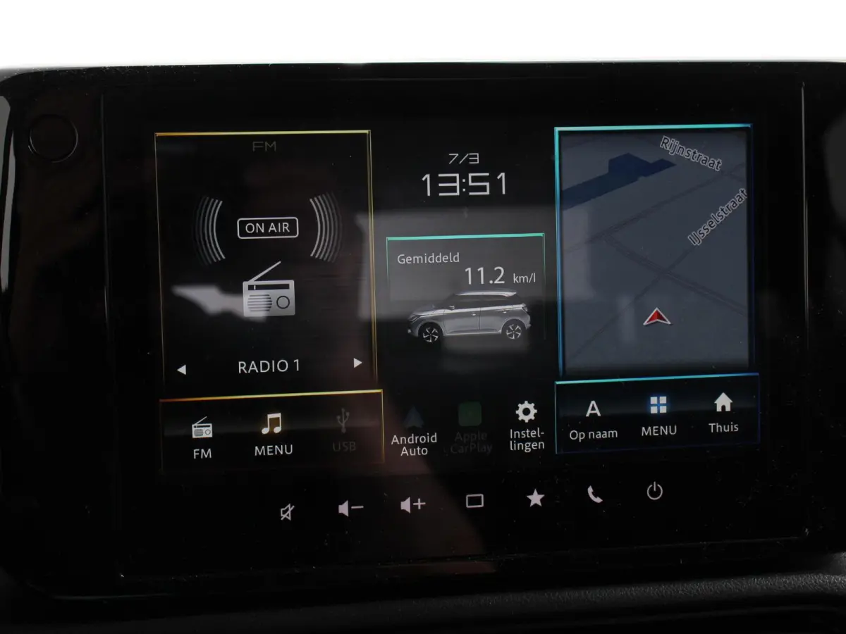 1.2 Style Smart Hybrid Airco Adaptieve cruise control Navigatie Keyless Achteruitrijcamera Parkeersensoren achter Apple Carplay/ Android Auto