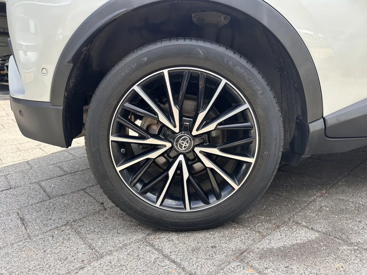 1.8 Hybrid Black Edition|Leder|Navi