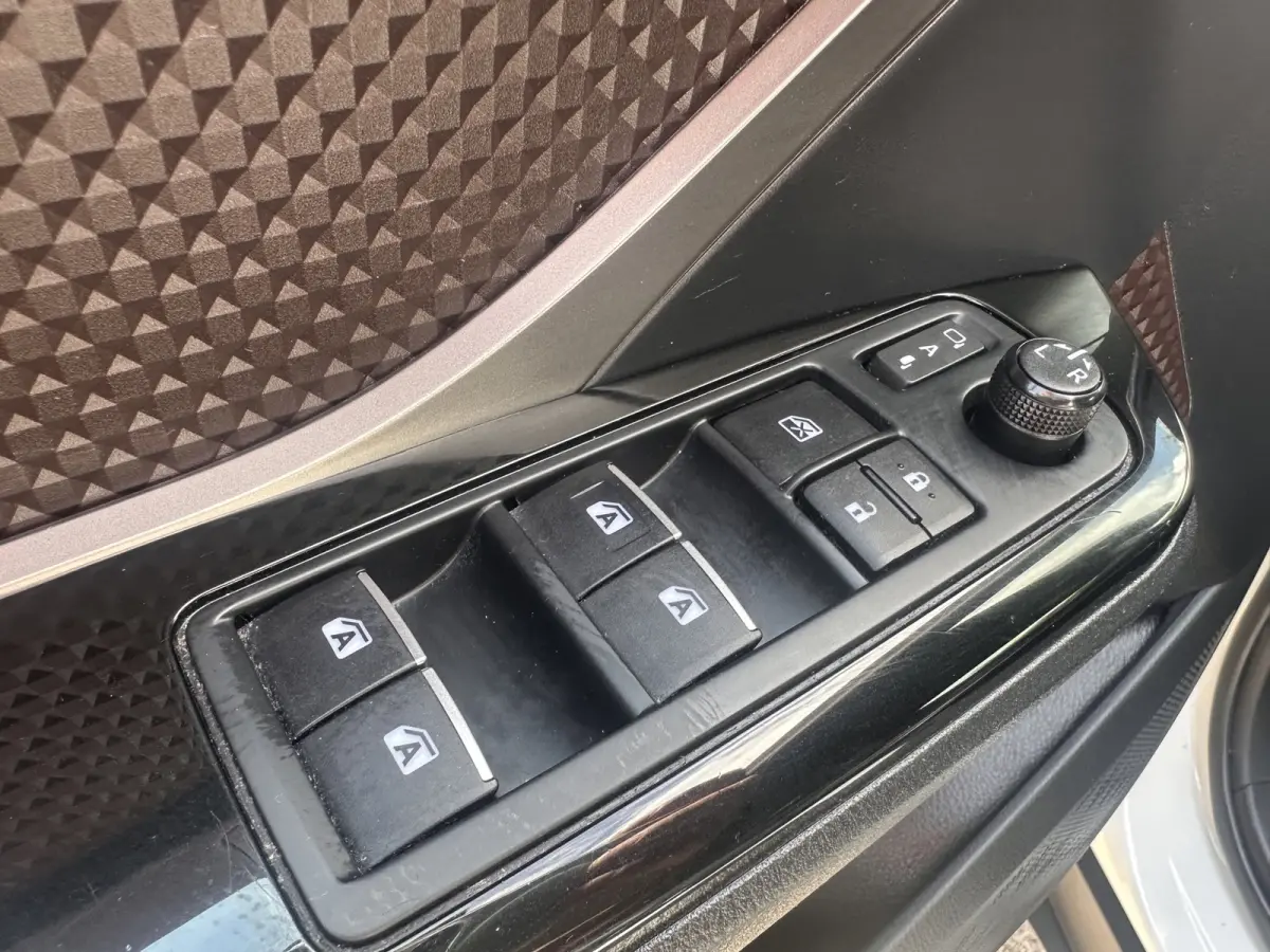 1.8 Hybrid Black Edition|Leder|Navi