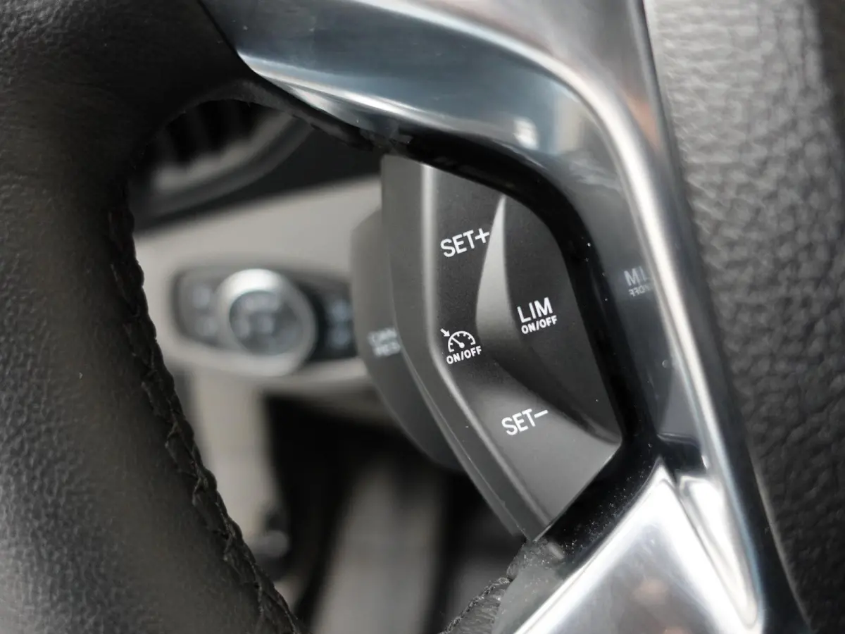 1.5 EcoBlue L2 Trend Automaat Navigatie Airco Parkeersensoren Cruise Control Camera