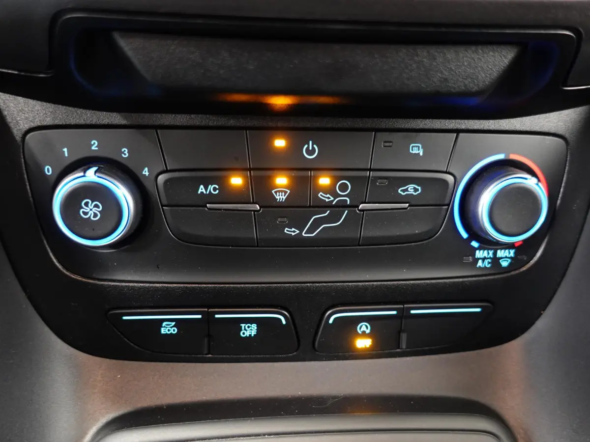 1.5 EcoBlue L2 Trend Automaat Navigatie Airco Parkeersensoren Cruise Control Camera