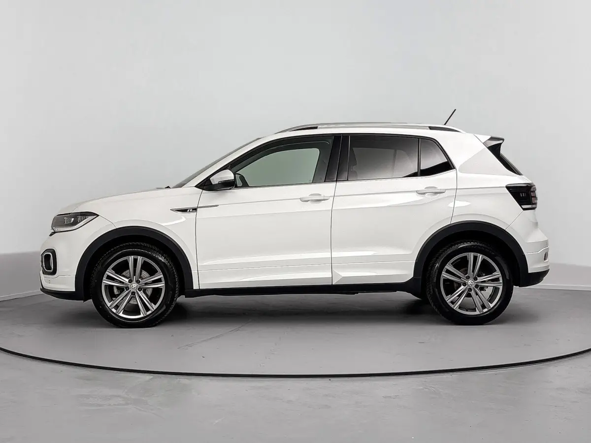 1.0 TSI Style Airco | Cruise Control | Dakrails |  Lederen Stuurwiel | Lichtmetalen Velgen | Parkeersensor Voor en Achter | Stuurwiel Multifunctioneel | Bluetooth | Navigatiesysteem | R-Line
