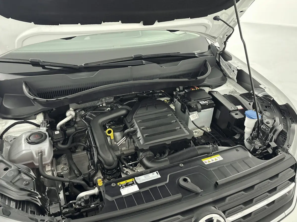 1.0 TSI Style Airco | Cruise Control | Dakrails |  Lederen Stuurwiel | Lichtmetalen Velgen | Parkeersensor Voor en Achter | Stuurwiel Multifunctioneel | Bluetooth | Navigatiesysteem | R-Line