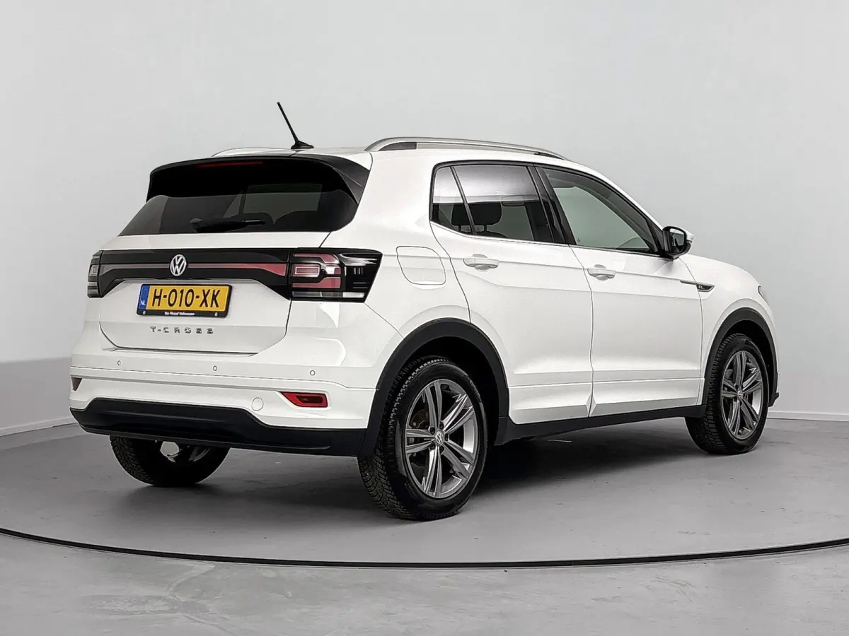 1.0 TSI Style Airco | Cruise Control | Dakrails |  Lederen Stuurwiel | Lichtmetalen Velgen | Parkeersensor Voor en Achter | Stuurwiel Multifunctioneel | Bluetooth | Navigatiesysteem | R-Line