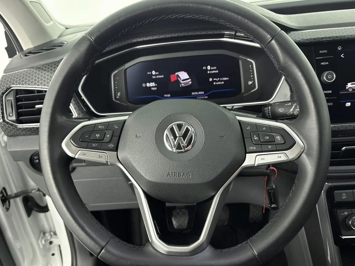 1.0 TSI Style Airco | Cruise Control | Dakrails |  Lederen Stuurwiel | Lichtmetalen Velgen | Parkeersensor Voor en Achter | Stuurwiel Multifunctioneel | Bluetooth | Navigatiesysteem | R-Line