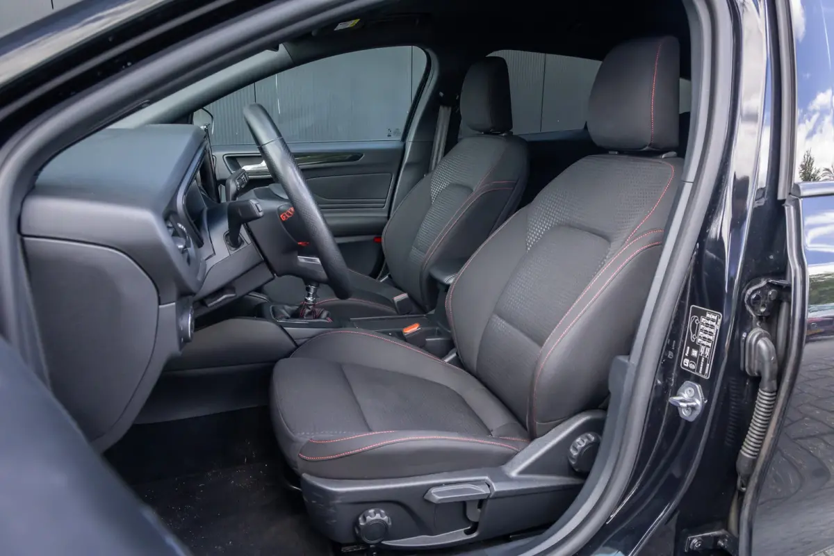 1.0 EcoBoost Hybrid ST Line | Nieuw model | Full LED koplampen | Winter-pack | Privacy-glass | Apple carplay / Andriod auto | 17 INCH | Privacy-glass