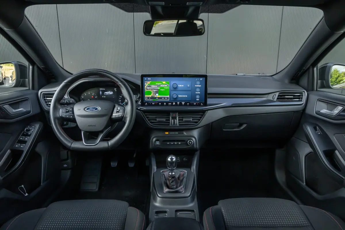 1.0 EcoBoost Hybrid ST Line | Nieuw model | Full LED koplampen | Winter-pack | Privacy-glass | Apple carplay / Andriod auto | 17 INCH | Privacy-glass