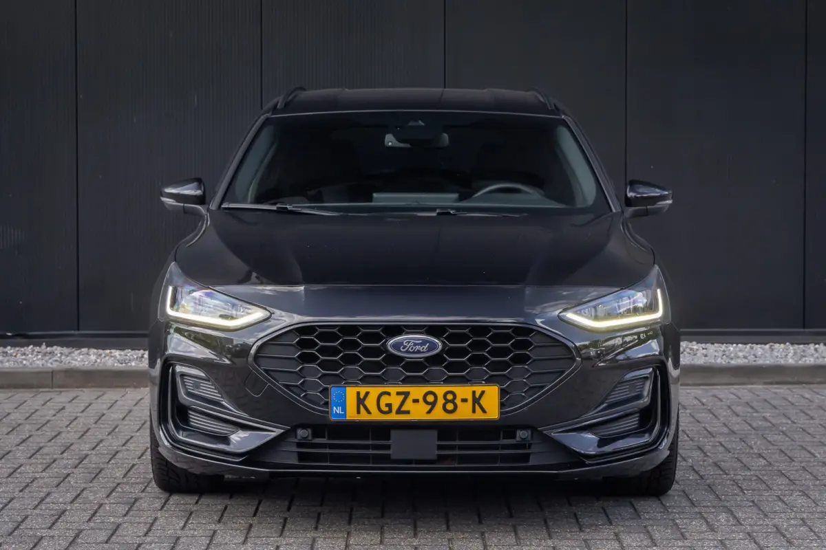 1.0 EcoBoost Hybrid ST Line | Nieuw model | Full LED koplampen | Winter-pack | Privacy-glass | Apple carplay / Andriod auto | 17 INCH | Privacy-glass