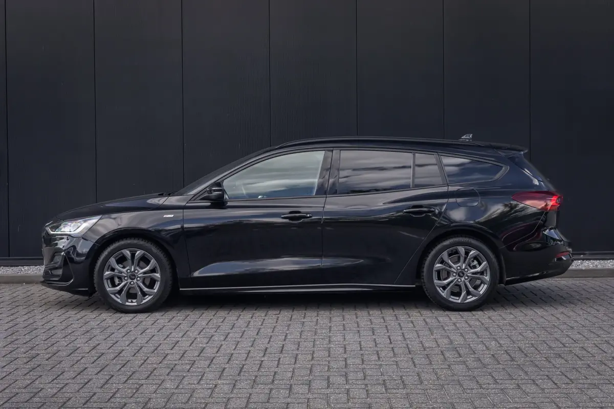 1.0 EcoBoost Hybrid ST Line | Nieuw model | Full LED koplampen | Winter-pack | Privacy-glass | Apple carplay / Andriod auto | 17 INCH | Privacy-glass