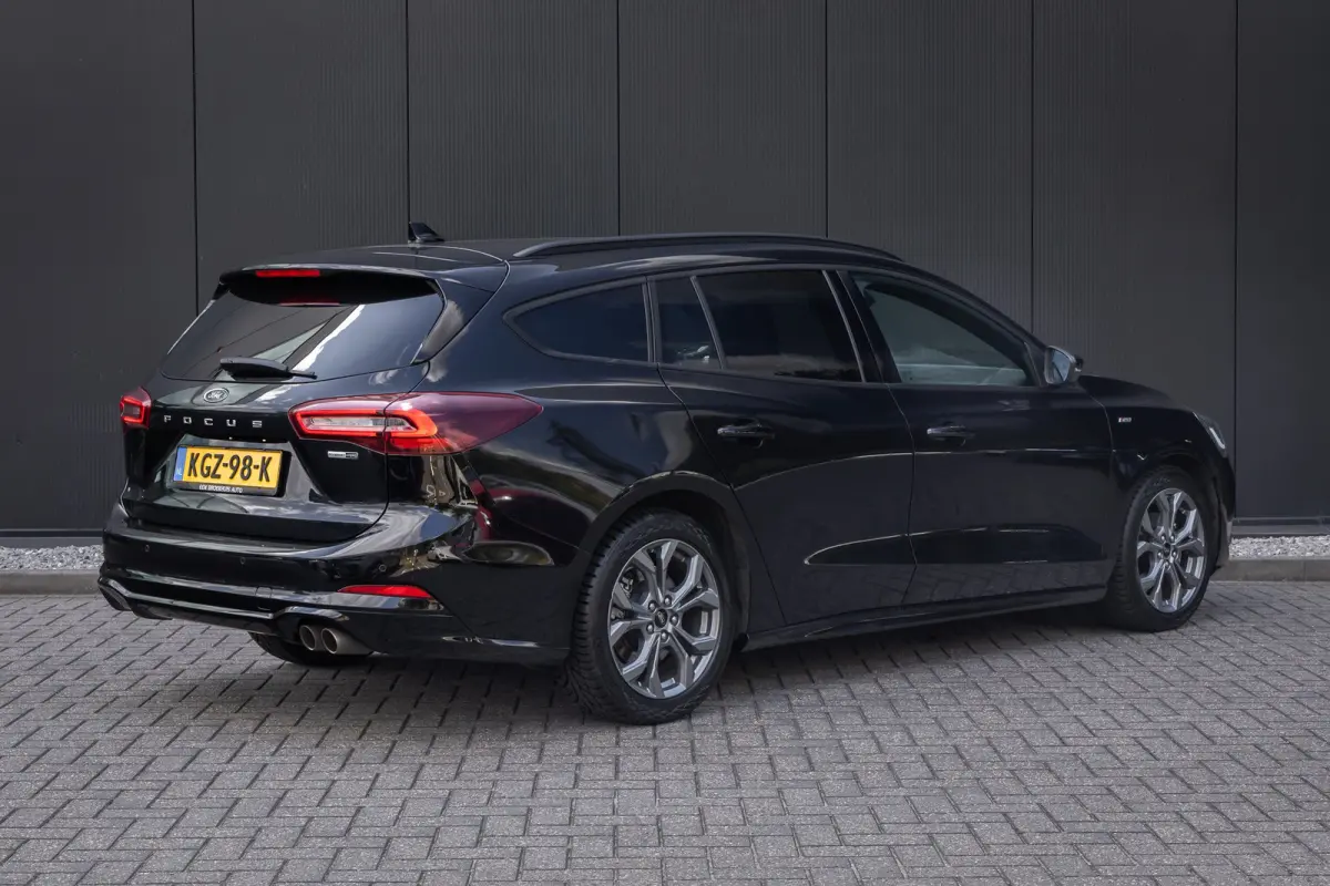 1.0 EcoBoost Hybrid ST Line | Nieuw model | Full LED koplampen | Winter-pack | Privacy-glass | Apple carplay / Andriod auto | 17 INCH | Privacy-glass