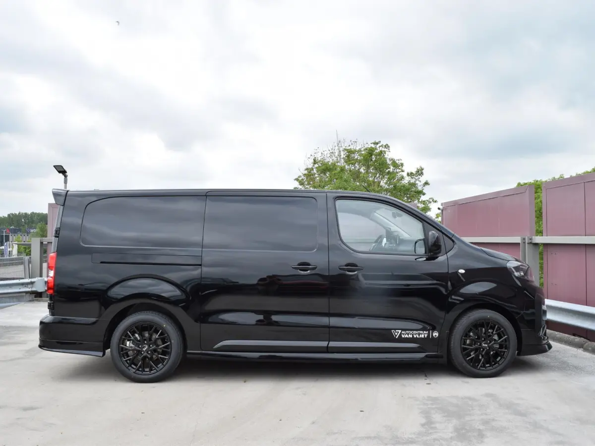 L3 75 kWh | STX Sport | Mooiste bus van NL (!) | Lederen bekleding | Spoilerpakket | 18 inch Lichtmetalen velgen | City NAV pakket | Comfort pakket | Winterpakket | 2x schuifdeur | laadruimt