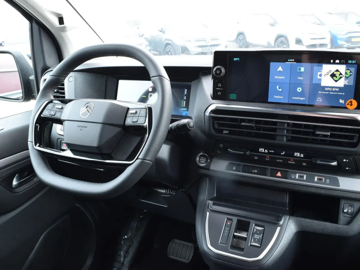 L3 75 kWh | STX Sport | Mooiste bus van NL (!) | Lederen bekleding | Spoilerpakket | 18 inch Lichtmetalen velgen | City NAV pakket | Comfort pakket | Winterpakket | 2x schuifdeur | laadruimt