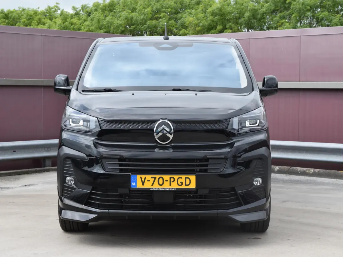 L3 75 kWh | STX Sport | Mooiste bus van NL (!) | Lederen bekleding | Spoilerpakket | 18 inch Lichtmetalen velgen | City NAV pakket | Comfort pakket | Winterpakket | 2x schuifdeur | laadruimt