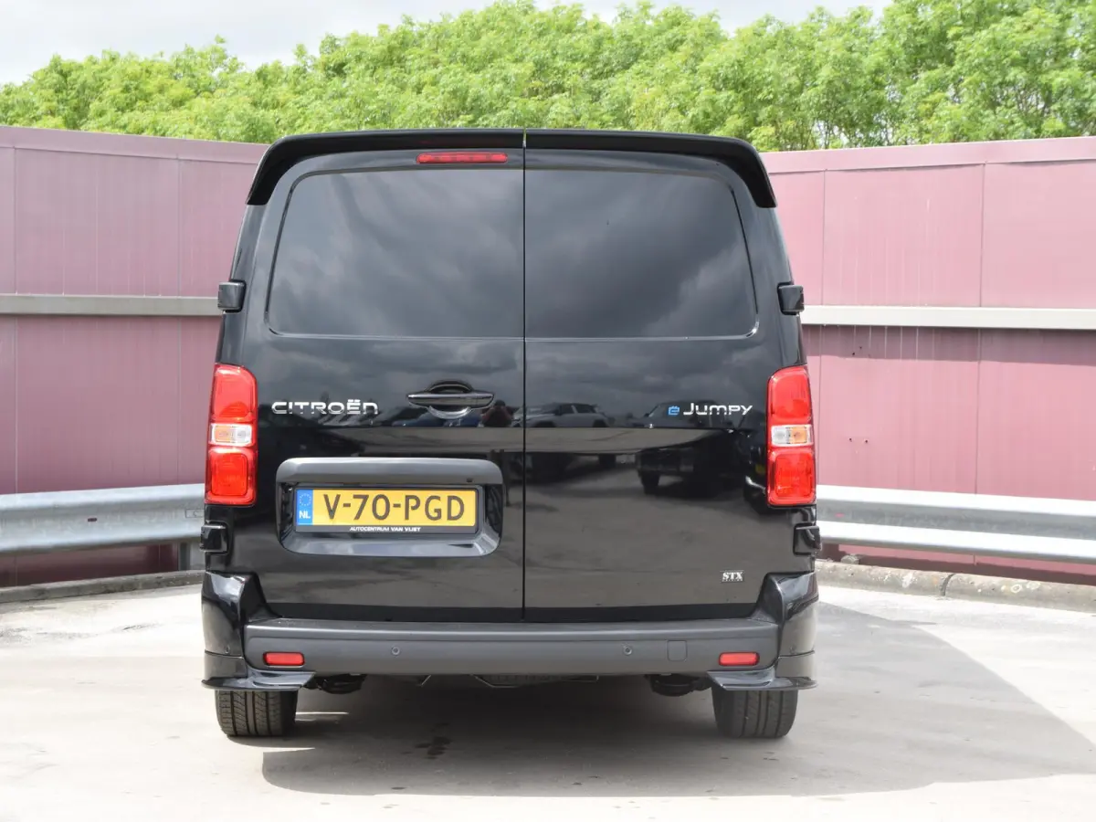 L3 75 kWh | STX Sport | Mooiste bus van NL (!) | Lederen bekleding | Spoilerpakket | 18 inch Lichtmetalen velgen | City NAV pakket | Comfort pakket | Winterpakket | 2x schuifdeur | laadruimt