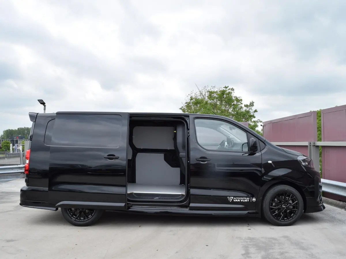 L3 75 kWh | STX Sport | Mooiste bus van NL (!) | Lederen bekleding | Spoilerpakket | 18 inch Lichtmetalen velgen | City NAV pakket | Comfort pakket | Winterpakket | 2x schuifdeur | laadruimt