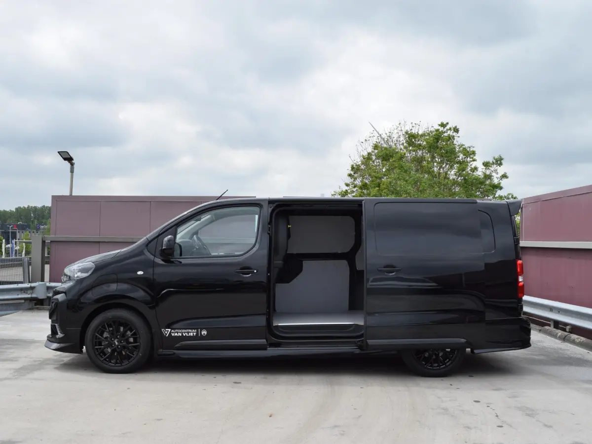 L3 75 kWh | STX Sport | Mooiste bus van NL (!) | Lederen bekleding | Spoilerpakket | 18 inch Lichtmetalen velgen | City NAV pakket | Comfort pakket | Winterpakket | 2x schuifdeur | laadruimt