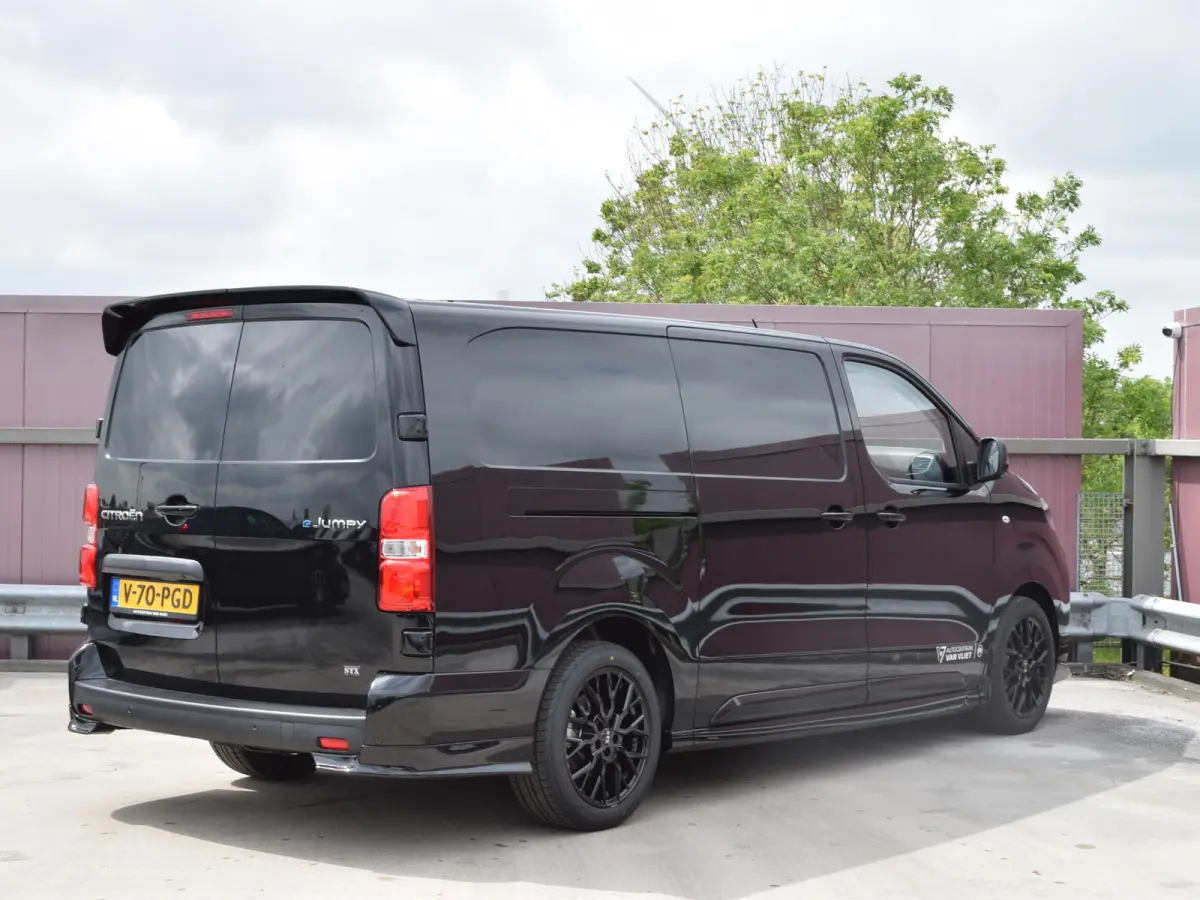 L3 75 kWh | STX Sport | Mooiste bus van NL (!) | Lederen bekleding | Spoilerpakket | 18 inch Lichtmetalen velgen | City NAV pakket | Comfort pakket | Winterpakket | 2x schuifdeur | laadruimt