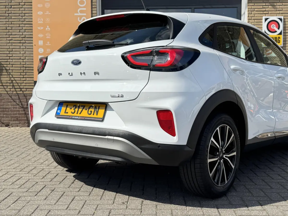 1.0 EcoBoost-Hybrid 125pk TITANIUM 1E EIG. CARPLAY/LED/WINTERPACK/NL-AUTO