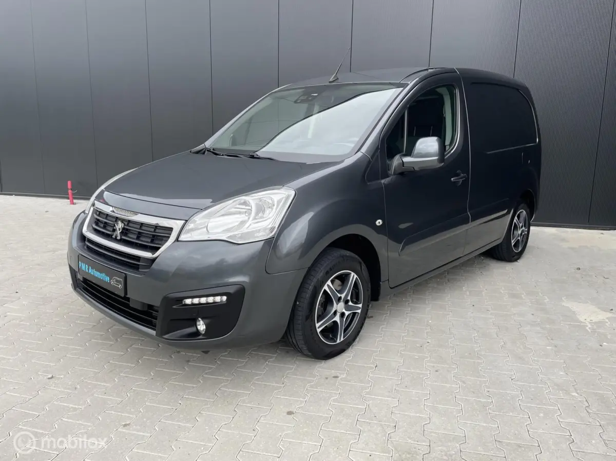 Peugeot Partner 2017 Benzine Handgeschakeld leasen