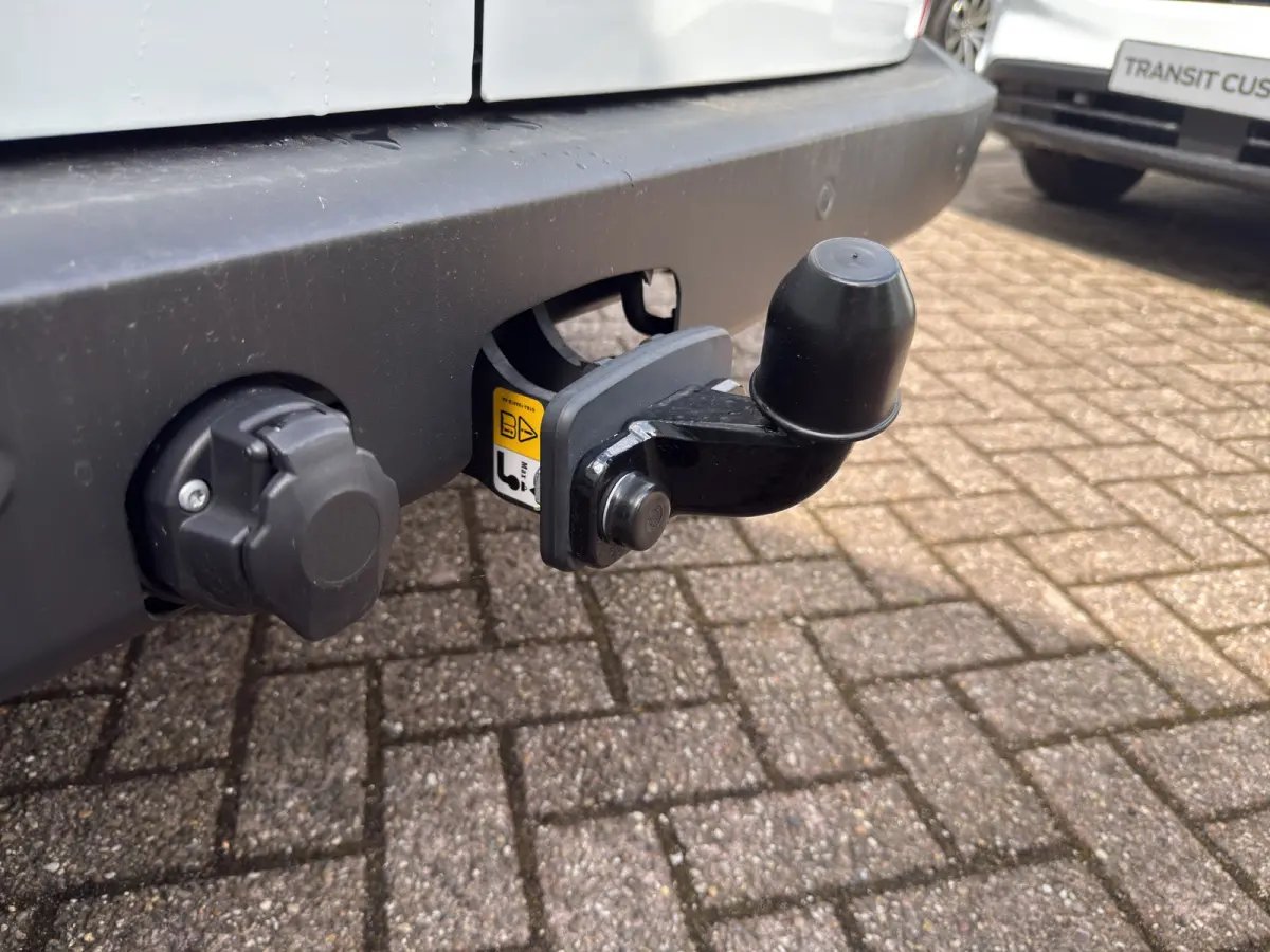 320 L1 Trend 2.5 Plug-in Hybrid 233pk | AGR stoel | Driver Ass Pack Ultimate | Navi | Trekhaak | Full LED | Ford Protect 2+3 jaar |