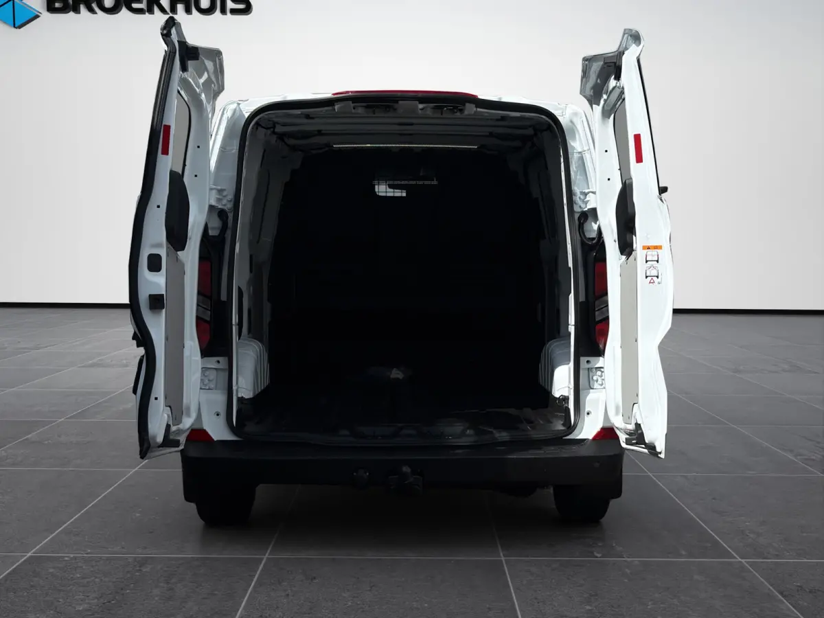 320 L1 Trend 2.5 Plug-in Hybrid 233pk | AGR stoel | Driver Ass Pack Ultimate | Navi | Trekhaak | Full LED | Ford Protect 2+3 jaar |