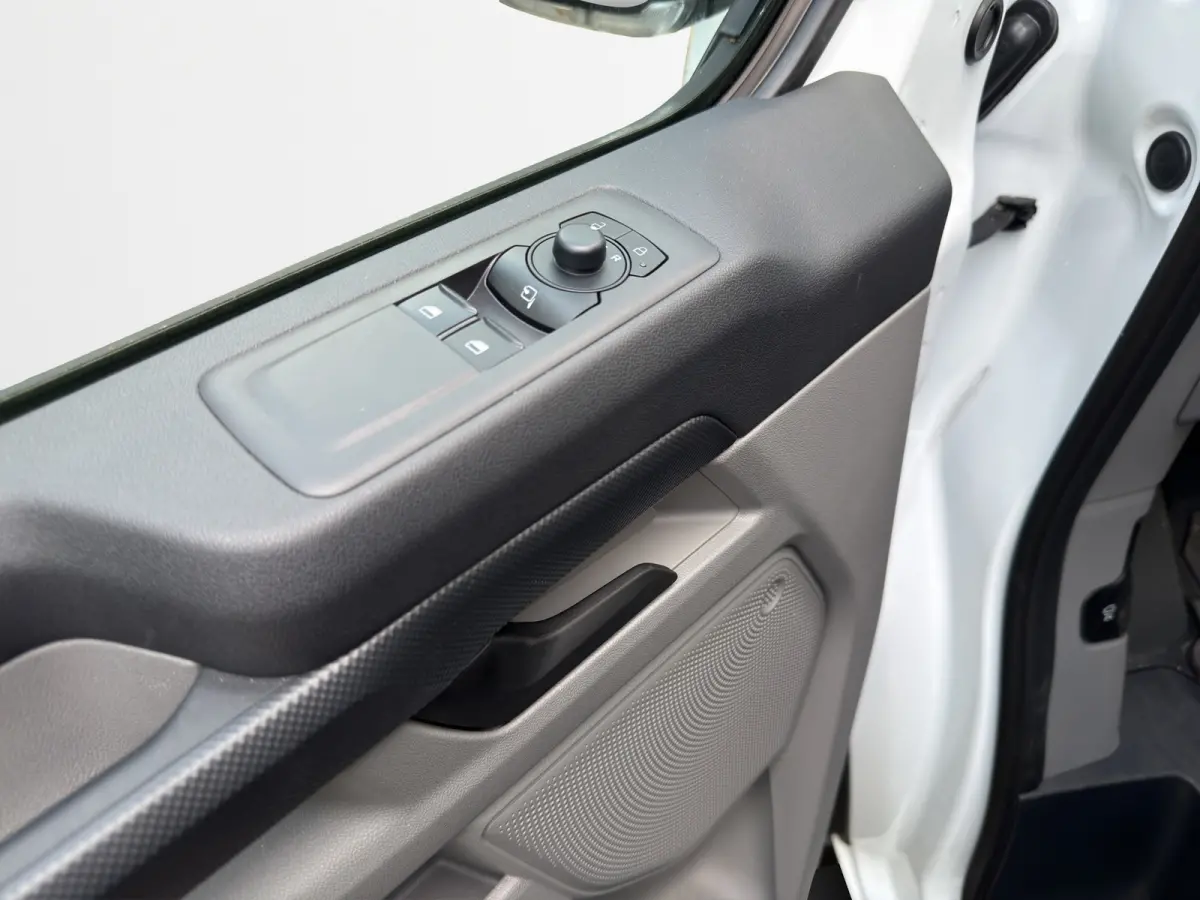 320 L1 Trend 2.5 Plug-in Hybrid 233pk | AGR stoel | Driver Ass Pack Ultimate | Navi | Trekhaak | Full LED | Ford Protect 2+3 jaar |