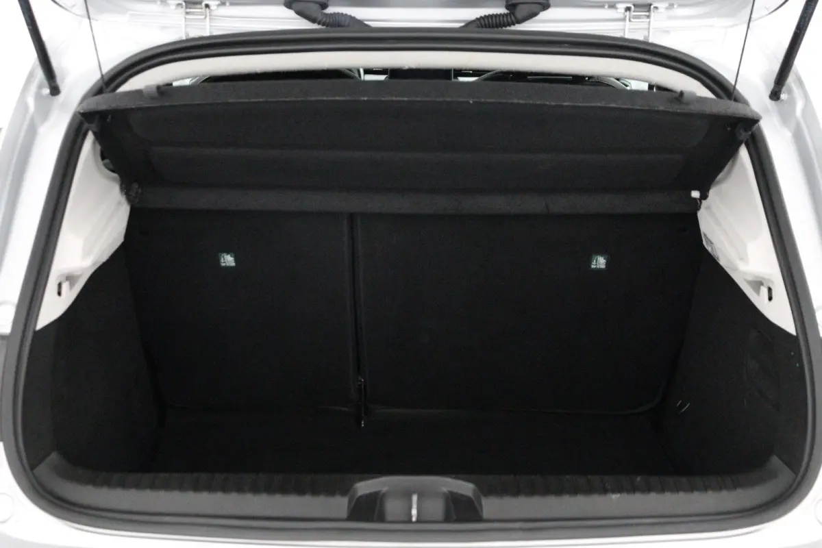 TCe 90 GPF Evolution | Navigatie | Parkeersensoren | Lichtmetalen velgen |