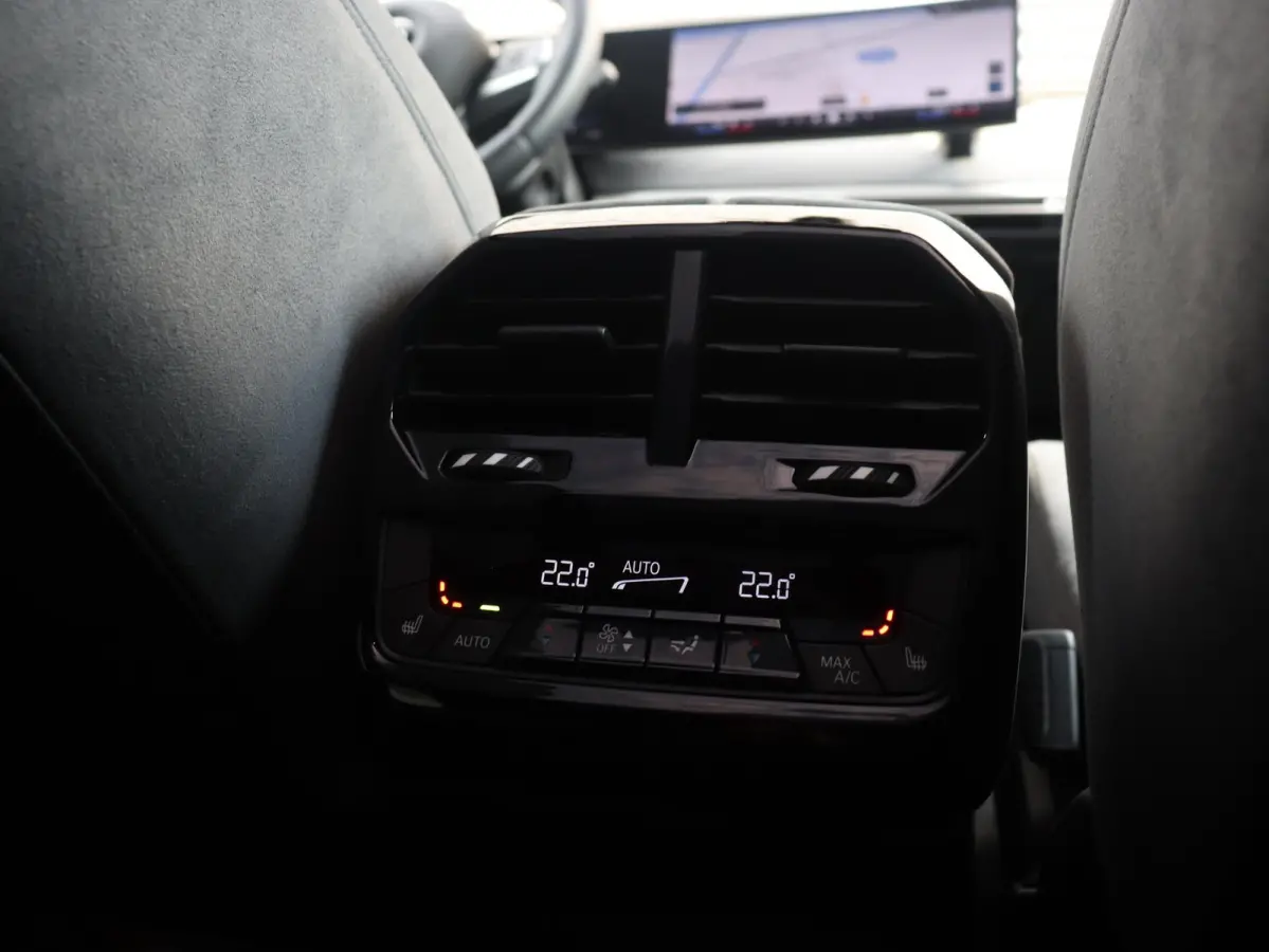 xDrive45 | M Sportpakket | Innovation Pack | Driving Assistant Prof. | Luchtvering | Trekhaak | Head-Up | Panodak Skylounge | Active Steering | Harman Kardon | SOH 97% | 23'' LMV