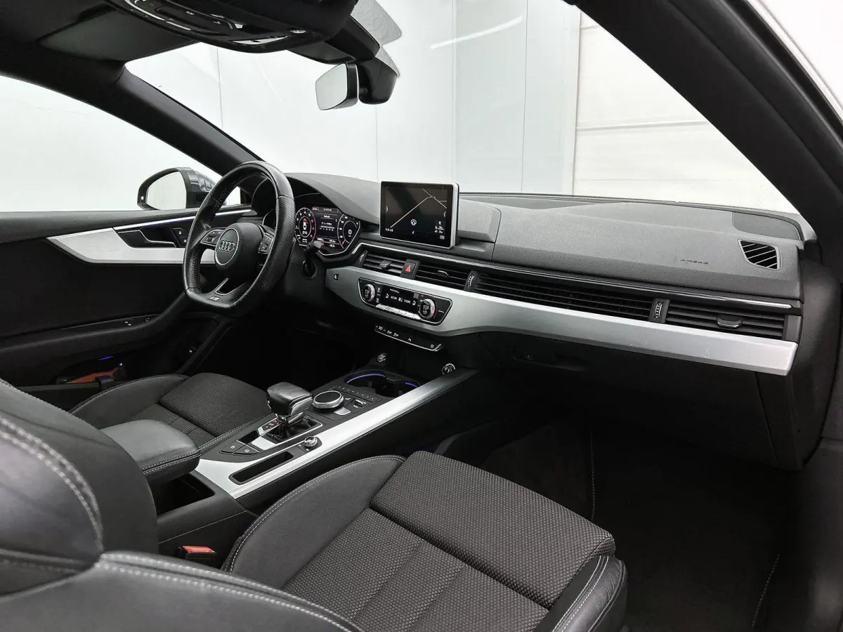 2.0 TFSI ultra Launch Edition | Automaat | S-Line | Matrix LED | Achteruitrij camera | Trekhaak | Sportstoelen | Climate Control | Cruise Control | Navigatie |