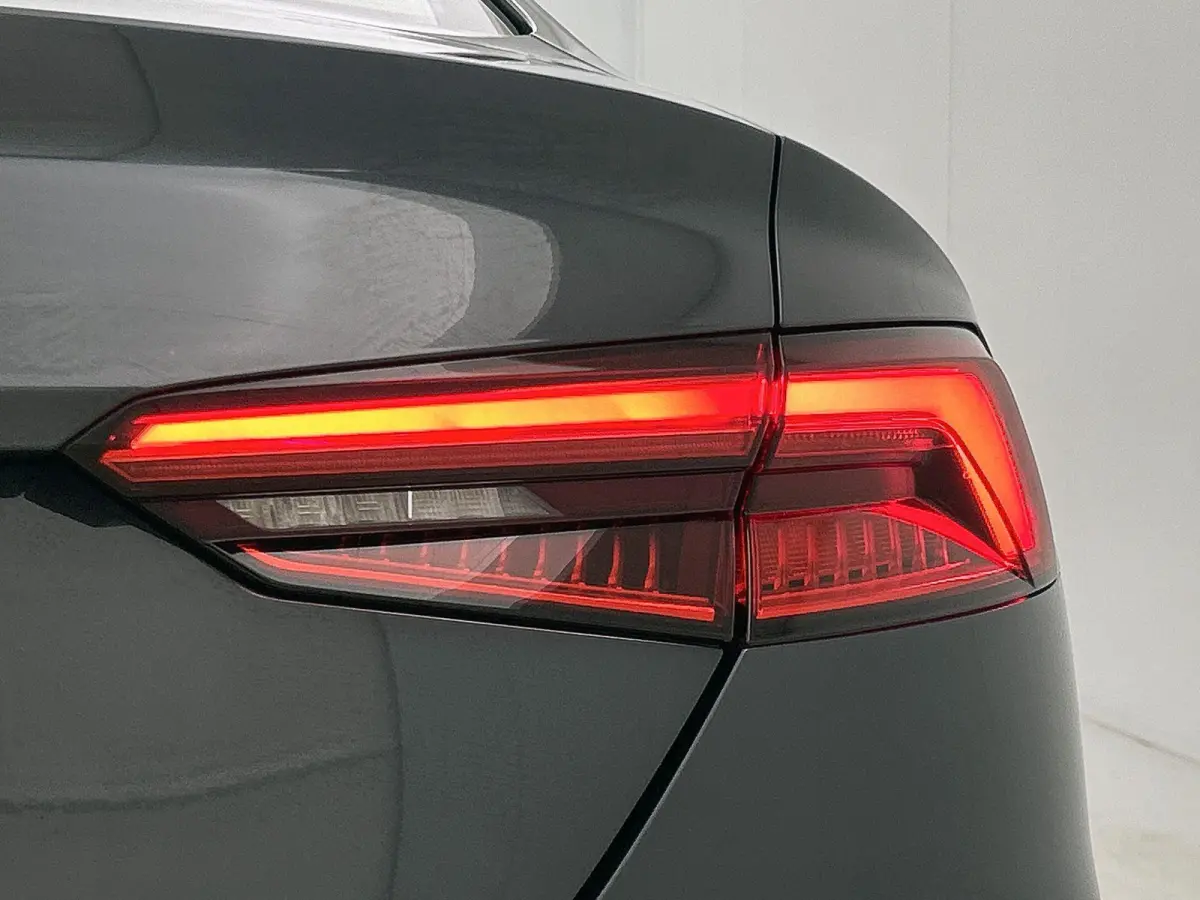 2.0 TFSI ultra Launch Edition | Automaat | S-Line | Matrix LED | Achteruitrij camera | Trekhaak | Sportstoelen | Climate Control | Cruise Control | Navigatie |