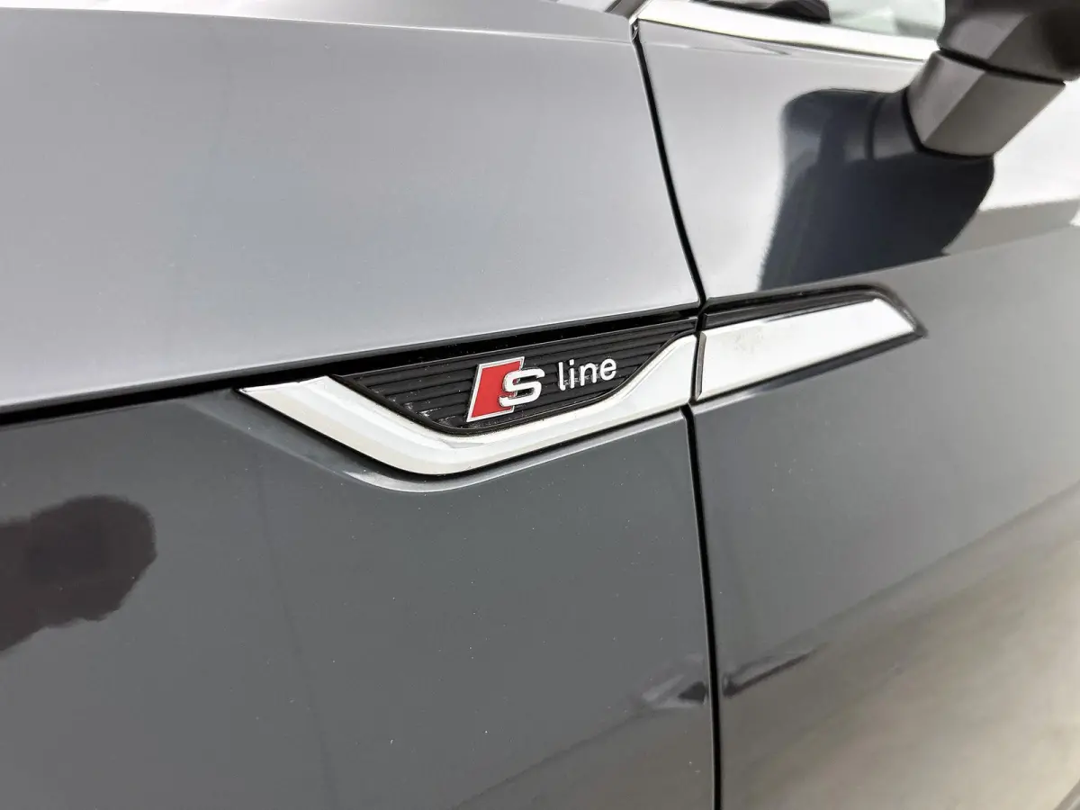 2.0 TFSI ultra Launch Edition | Automaat | S-Line | Matrix LED | Achteruitrij camera | Trekhaak | Sportstoelen | Climate Control | Cruise Control | Navigatie |