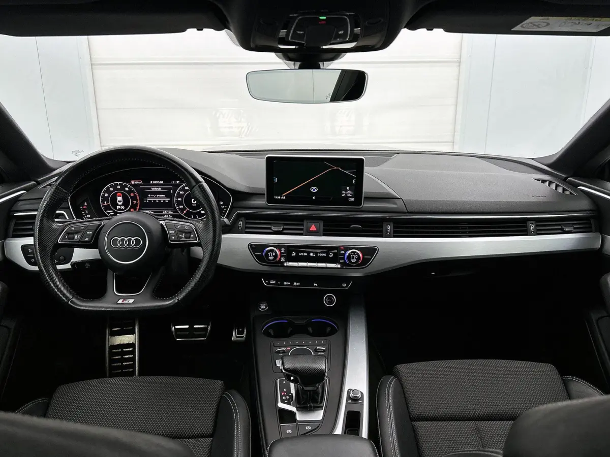 2.0 TFSI ultra Launch Edition | Automaat | S-Line | Matrix LED | Achteruitrij camera | Trekhaak | Sportstoelen | Climate Control | Cruise Control | Navigatie |