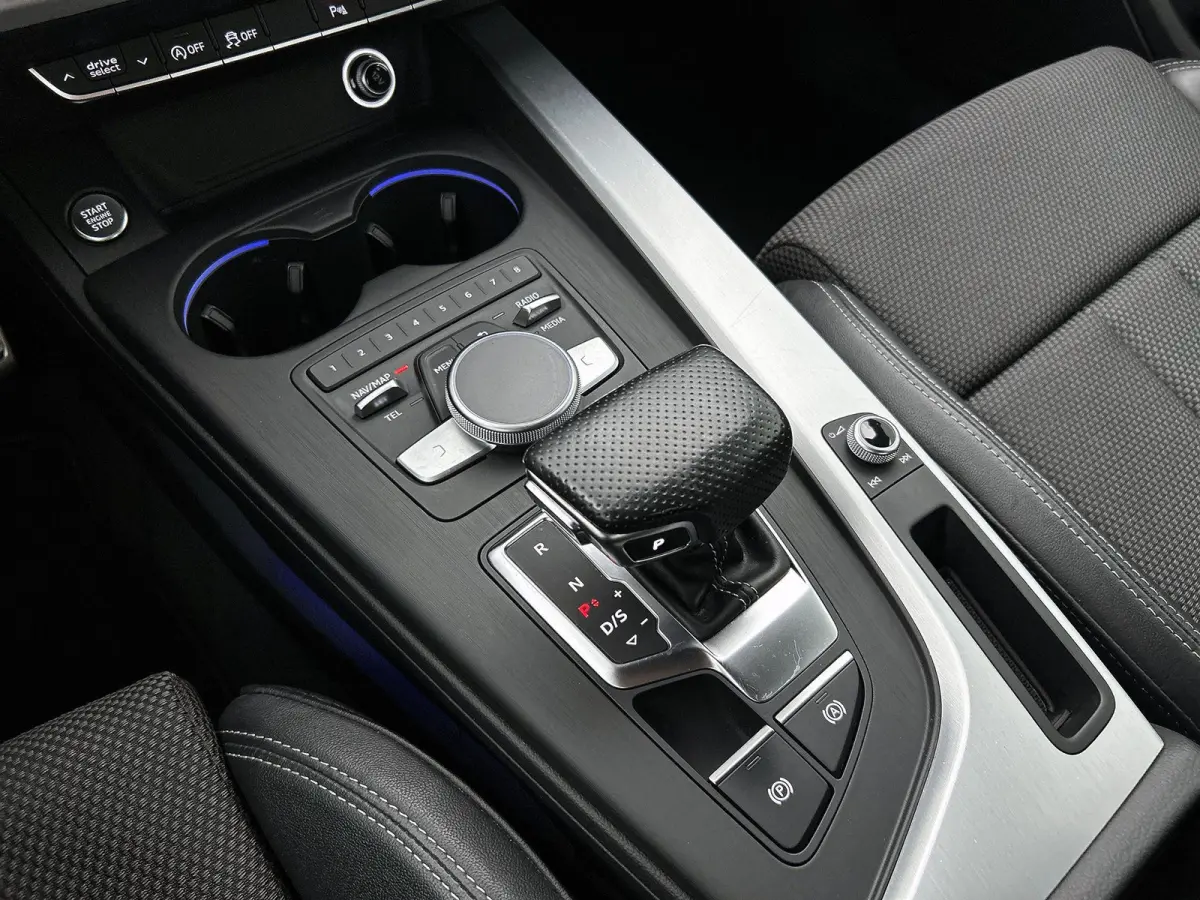 2.0 TFSI ultra Launch Edition | Automaat | S-Line | Matrix LED | Achteruitrij camera | Trekhaak | Sportstoelen | Climate Control | Cruise Control | Navigatie |