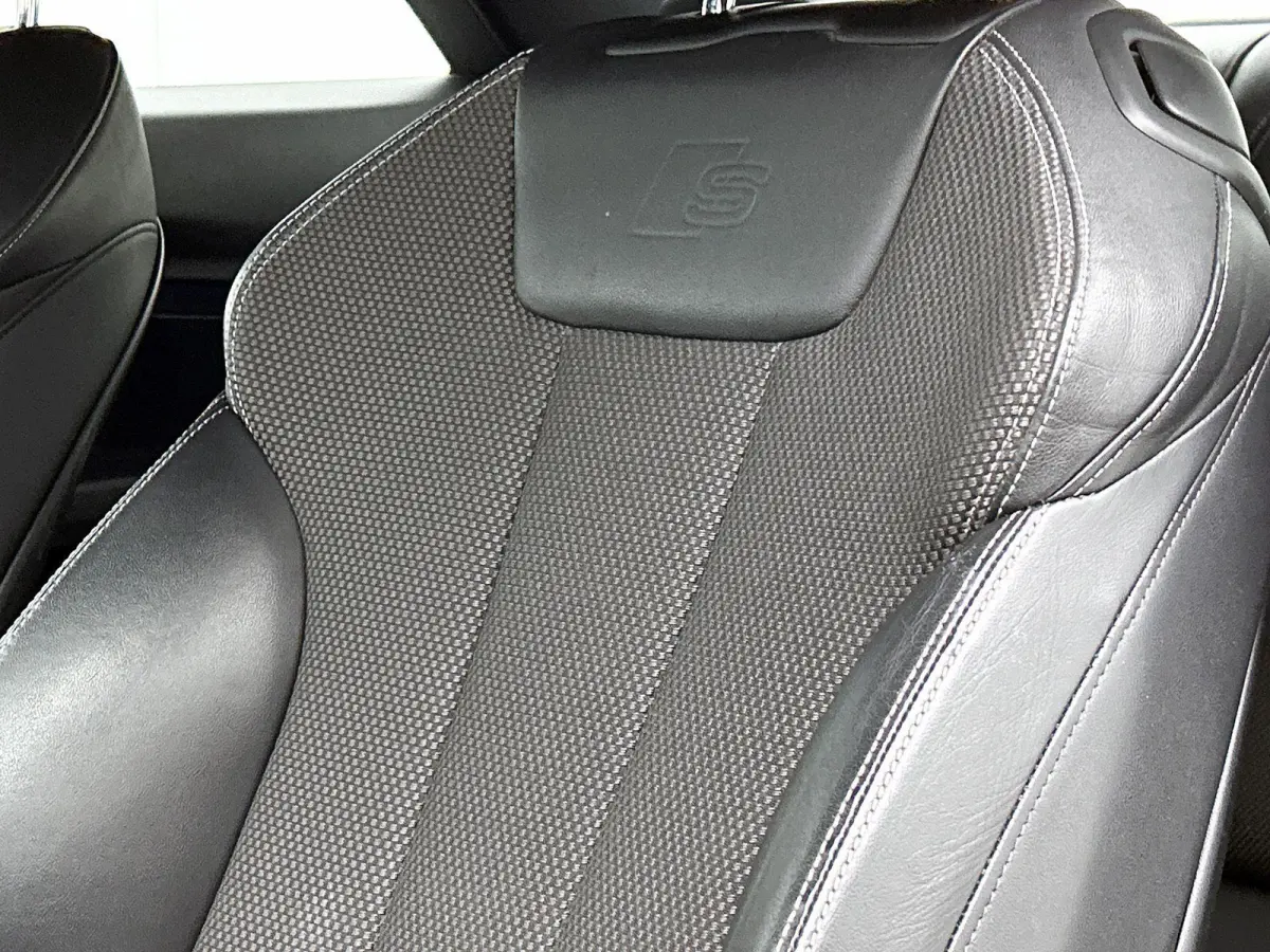 2.0 TFSI ultra Launch Edition | Automaat | S-Line | Matrix LED | Achteruitrij camera | Trekhaak | Sportstoelen | Climate Control | Cruise Control | Navigatie |