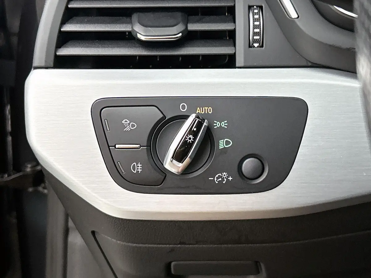 2.0 TFSI ultra Launch Edition | Automaat | S-Line | Matrix LED | Achteruitrij camera | Trekhaak | Sportstoelen | Climate Control | Cruise Control | Navigatie |