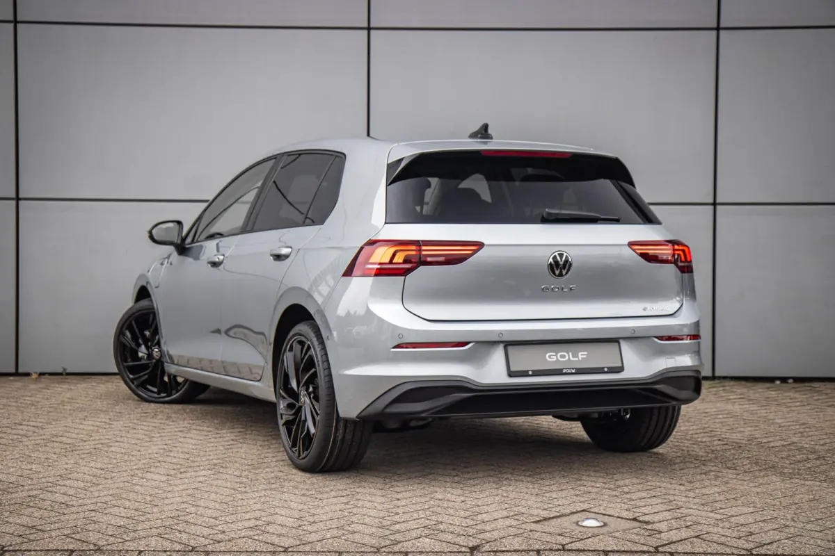 1.5 eHybrid 204pk Life Edition | 19" Velgen | Trekhaak Wegklapbaar