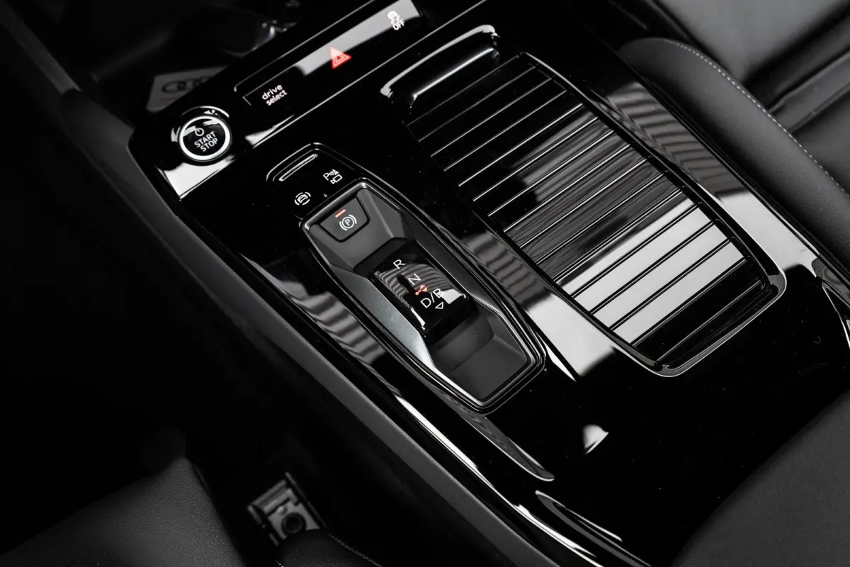 252pk S Edition 83 kWh | Panoramadak | Trekhaak Pakket