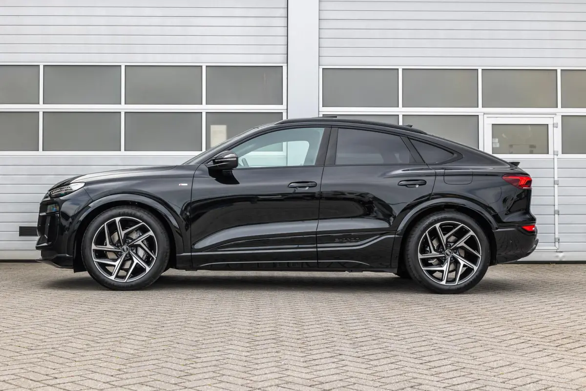 306pk S edition Performance 100 kWh | Panoramadak | Trekhaak Wegklapbaar