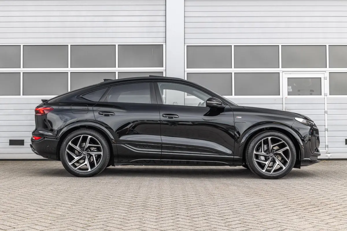 306pk S edition Performance 100 kWh | Panoramadak | Trekhaak Wegklapbaar