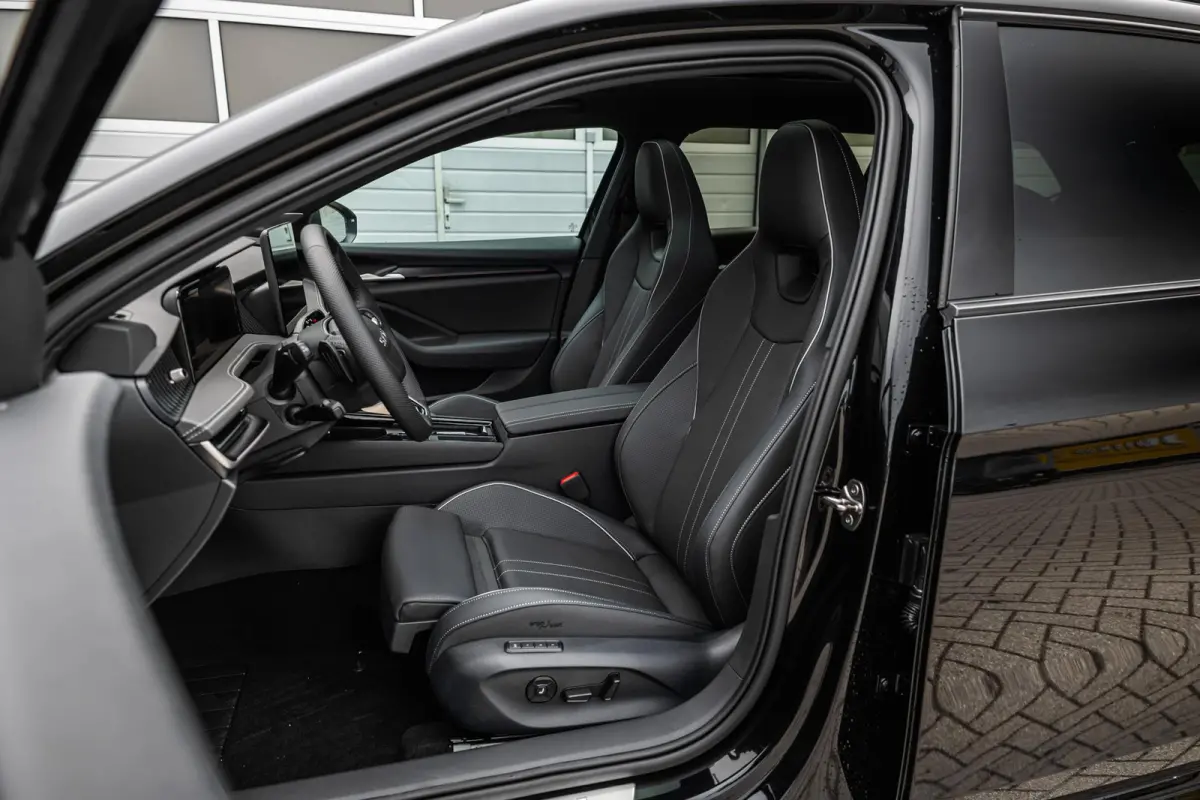1.5 TSI 204pk PHEV Sportline Business | Winter Pakket | Panoramadak