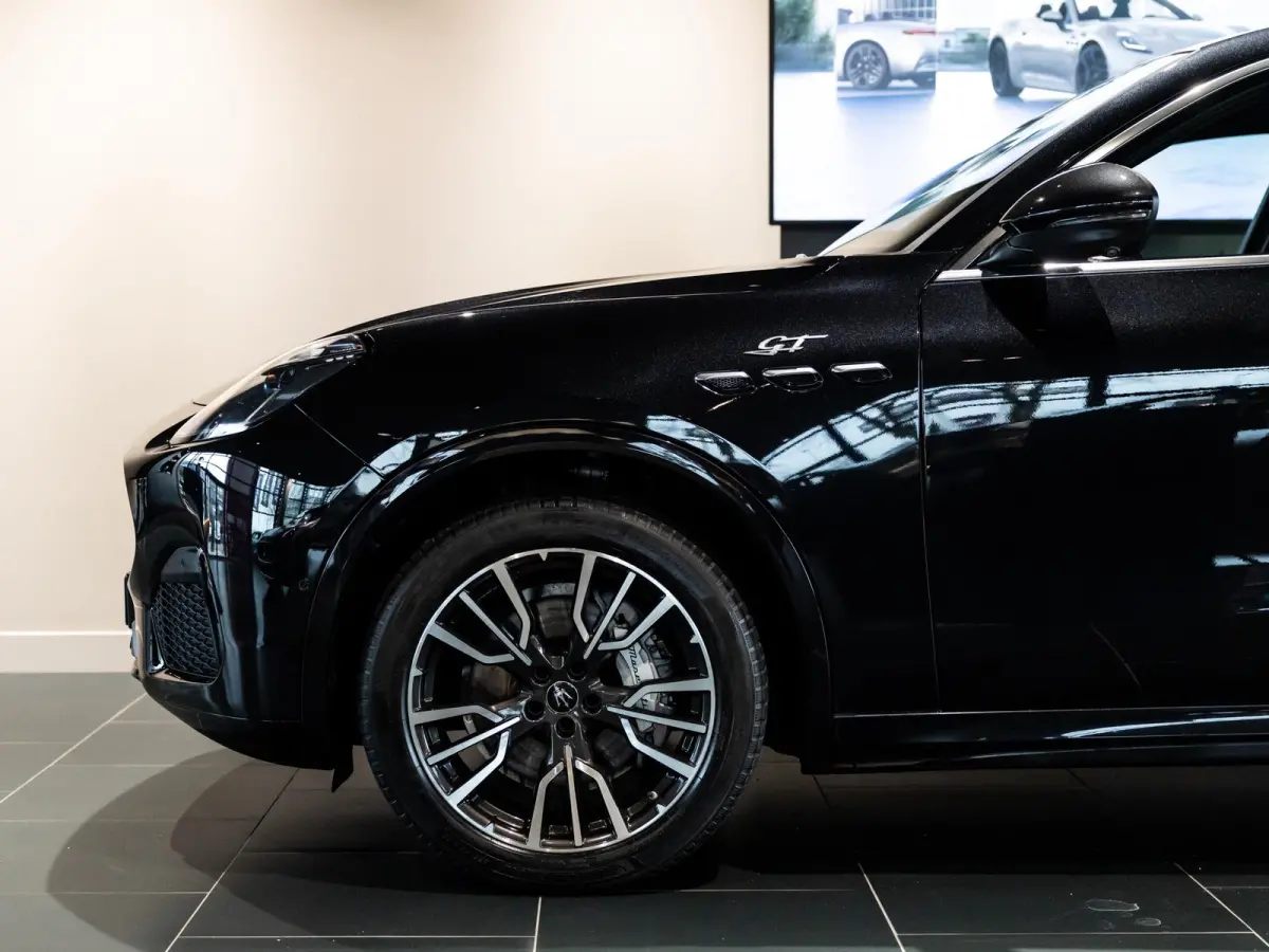 2.0 MHEV GT 300pk | 2 jaar garantie | Stoel- en stuurverwarming | Leder | Panoramadak | 20" velgen | Head Up Display | All Season