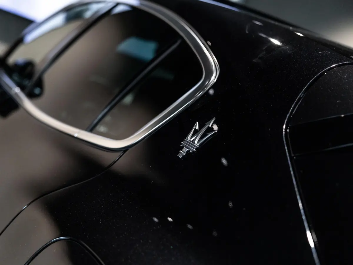 2.0 MHEV GT 300pk | 2 jaar garantie | Stoel- en stuurverwarming | Leder | Panoramadak | 20" velgen | Head Up Display | All Season
