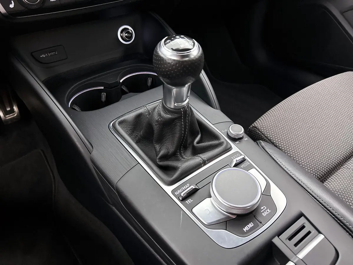 30 TFSI Advance Sport | Navigatie | Airco | Stoelverwarming | 18 Inch Zwarte Velgen | Cruise control |
